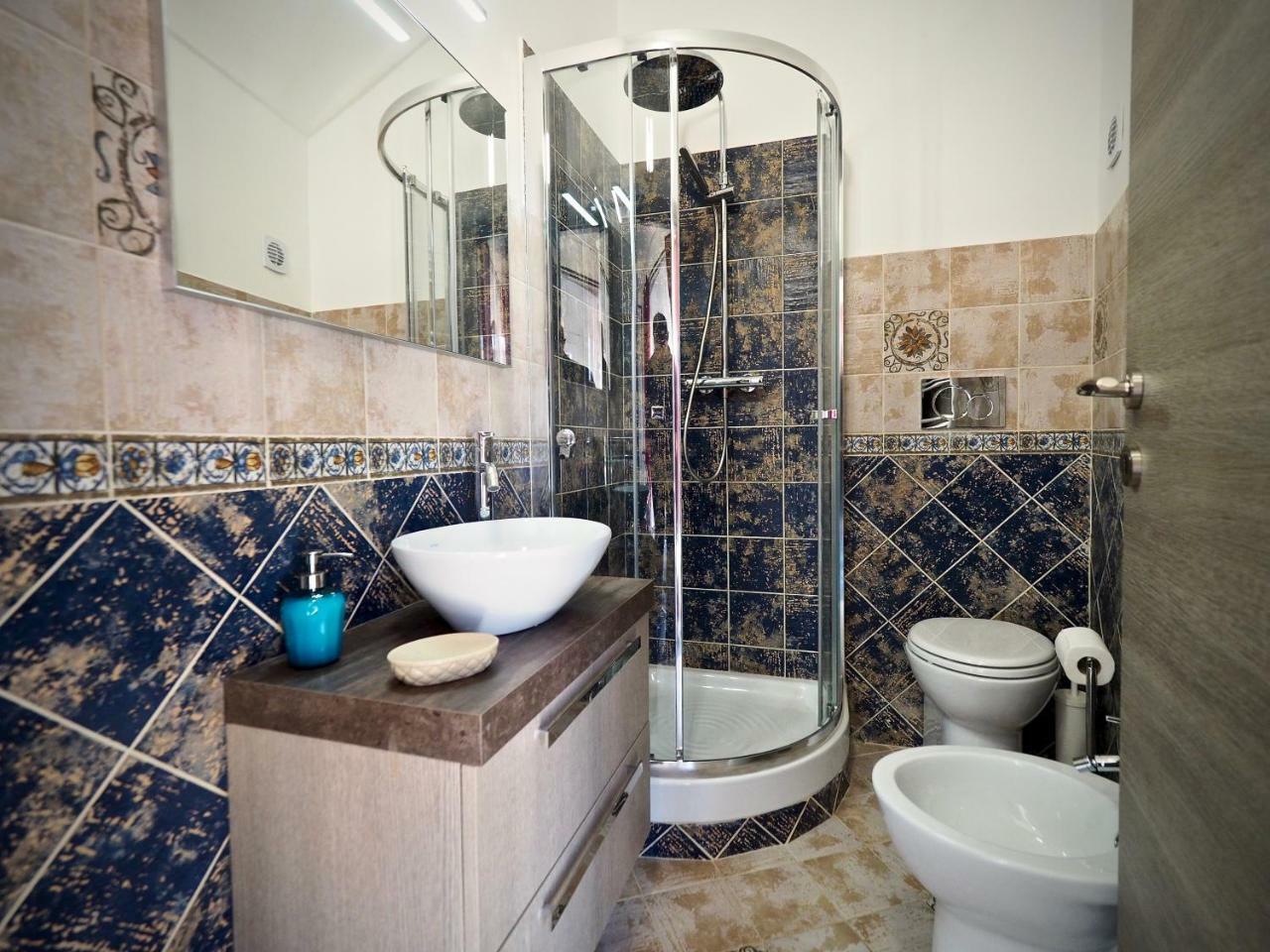 Romantic Suite Con Vista San Donato جنوة المظهر الخارجي الصورة