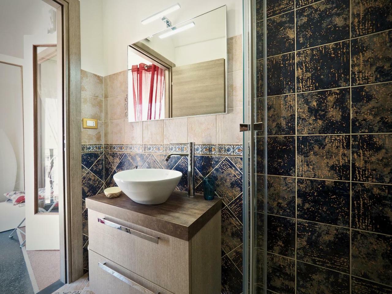 Romantic Suite Con Vista San Donato جنوة المظهر الخارجي الصورة